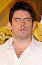 Chris Weitz som Director