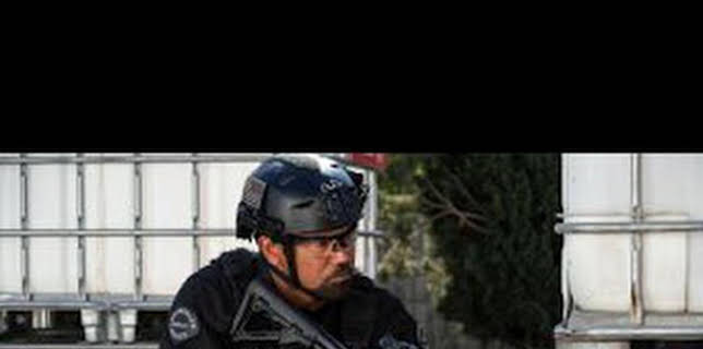 03:04: S.W.A.T.: Los hombres de Harrelson (T4): Ep.7 En llamas | AXN | 2/20 2026