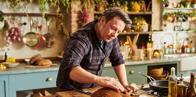 17:00: Jamie's One Pan Wonders At Christmas (S1 E1) (S1) | TV8 | 11/8 2025