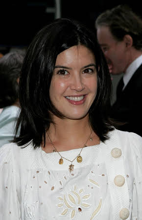 Phoebe Cates as 