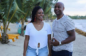 Off The Grid On The Beach, Season 1: Beachfront Sitting