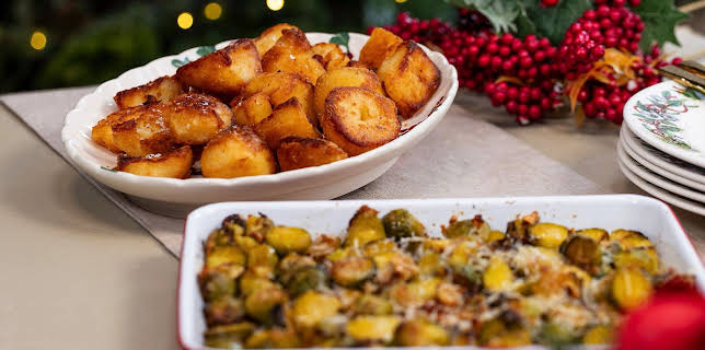 8:25 AM: John and Lisa's Weekend Kitchen (S10 E8) (S10) | ITV3 | 12/20 2025