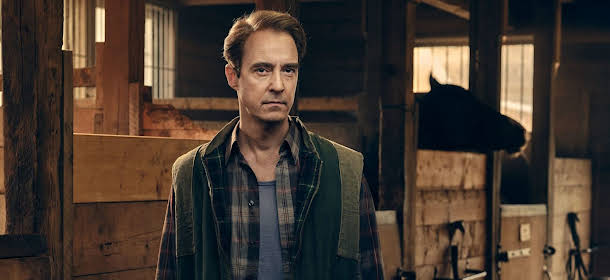 Jonas Karlsson kan klå Martin Freeman som bästa skådespelare