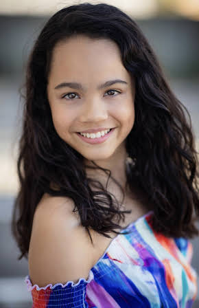 Chloe De Los Santos as 