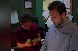 It's Always Sunny in Philadelphia Season 1: The Gang Gets Racist