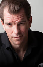 Michael McGlone como 