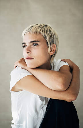 Jone Laspiur as 