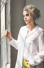 Suzanne Coote som Director