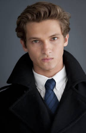 Hunter Gomez as 
