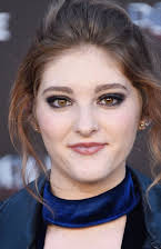 Willow Shields como 