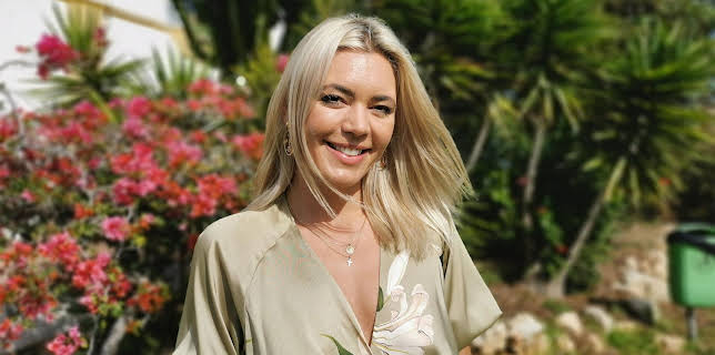 5:50 PM: A Place in the Sun | More 4 | 12/22 2025