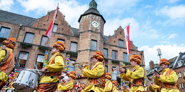 15:30: Rosenmontagszug Düsseldorf 2026 | Das Erste | 2/16 2026