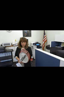 10:20: Dentro del aeropuerto: equipaje perdido: Un perrito perdido y raquetas vintage | National Geographic | 3/30 2026