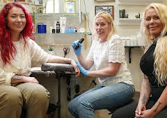 Last Woman on Earth with Sara Pascoe