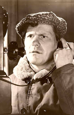 Warren Hymer as 