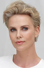 Charlize Theron como 