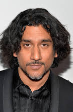 Naveen Andrews som 