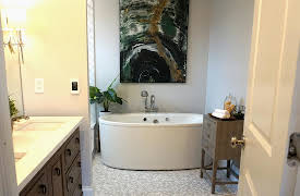 Windy City Rehab, Season 1: Roof-Raising Race for Space