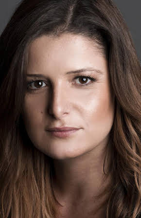 Maria Botelho Moniz as 