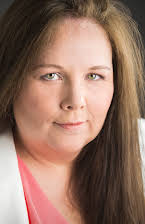 Coral Chambers como Den Mother