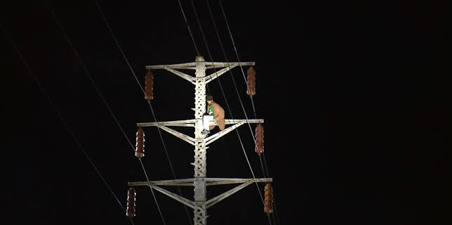 02:25: First on the Scene (S1 E8) (S1) | TV10 | 12/30 2025