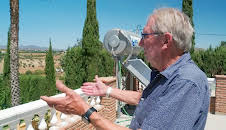 Bargain-Loving Brits in the Sun (S9 E37)