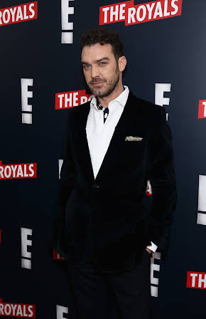 Jake Maskall as Roman Officer Argos 
  
  
  (as Jake Maskell)