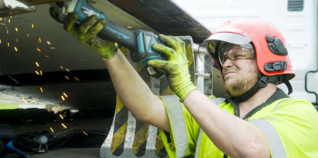 2:05 AM: Trucking Hell (S6 E3) (S6) | Paramount | 2/13 2026