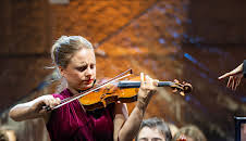 Julia Fischer auf Schloss Neuschwanstein