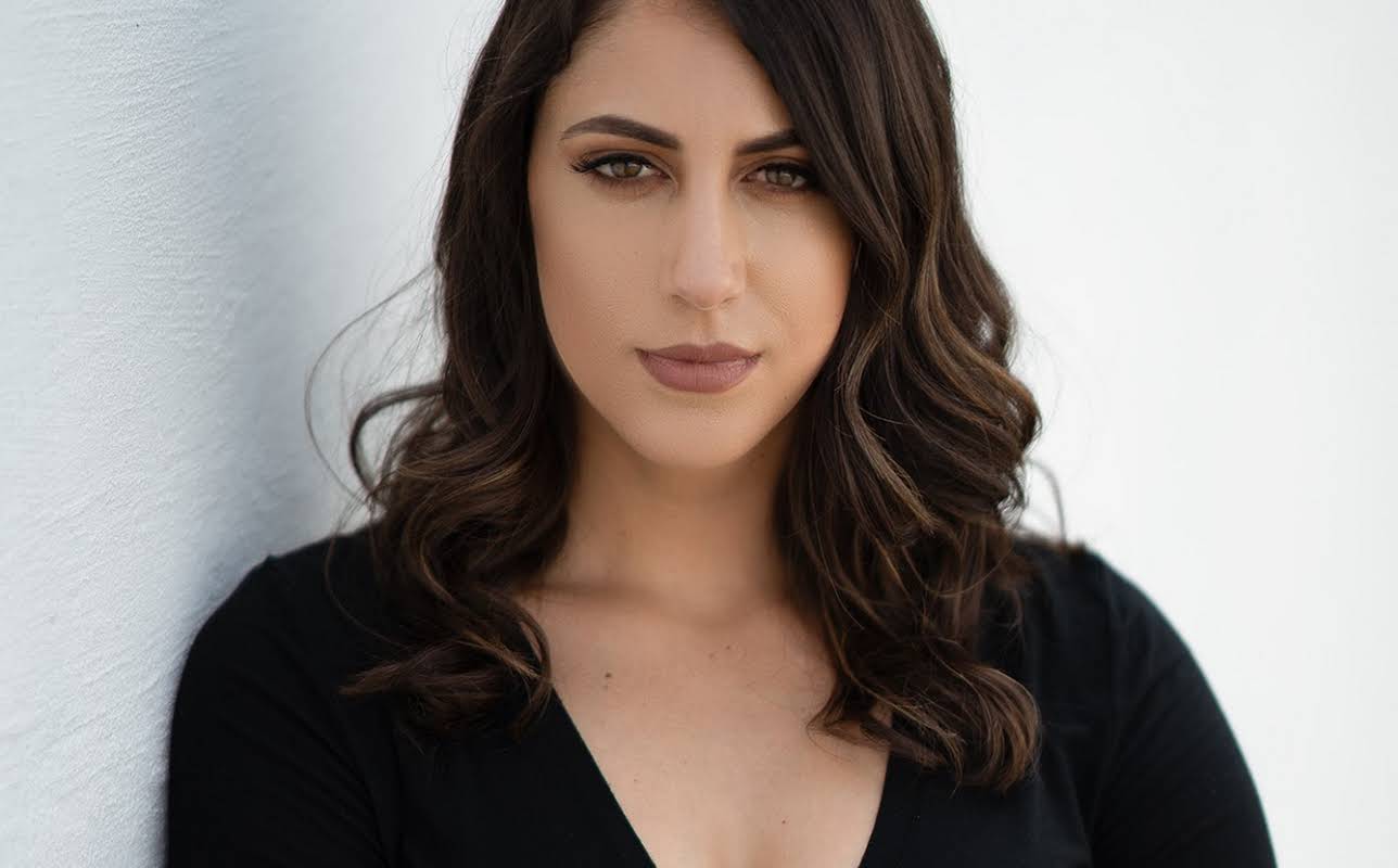 Caitlin Dechelle