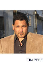 Tim Perez som Mr. Yorkes