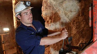 08:15: Outback Opal Hunters (S5 E20) (S5) | Discovery Channel | 2/16 2026