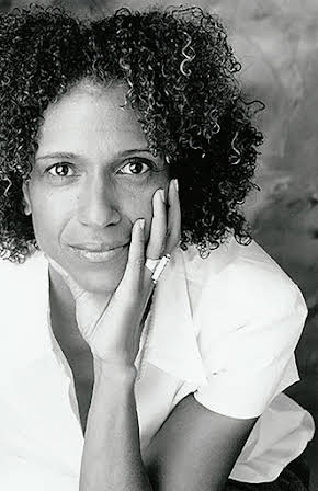 Michèle Lonsdale Smith as Michelle 
  
  
  (as Michelle Lonsdale-Smith)