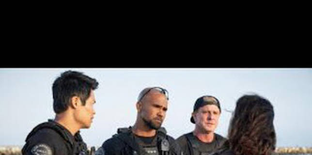 03:34: S.W.A.T.: Los hombres de Harrelson (T3): Ep.1 Fuego en el cielo | AXN | 1/31 2026