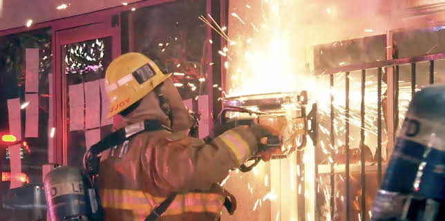 04:45: Alarmstufe L.A.: Die Ersten am Einsatzort | Kabel Eins Doku | 12/21 2025