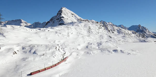 15:20: Winterwunderland Schweiz per Bahn: "Bernina-Bahn" - Die Gegensätzliche | 3SAT | 1/25 2026