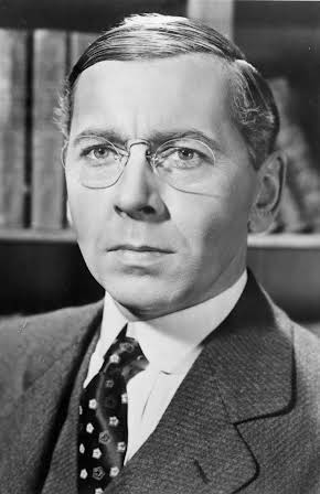 Alexander Knox as 
