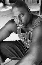 Bronzell Miller como Widow's Bodyguard