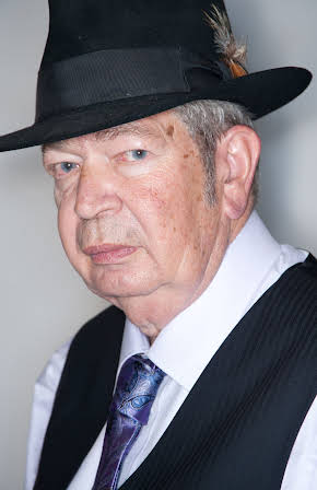 Richard Harrison as 