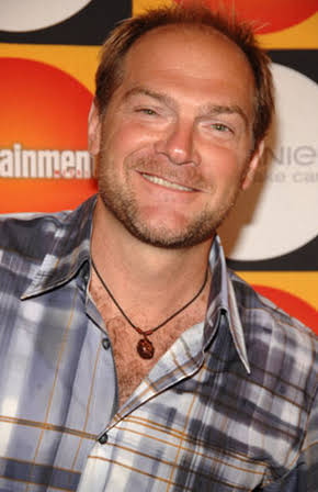 Les Stroud as 