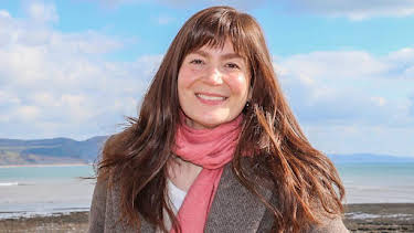 12:15 PM: Bargain Hunt (S62) | BBC One Channel Islands | 6/22 2025