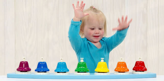 16:45: Minimáná | NRK Super | 11/23 2025