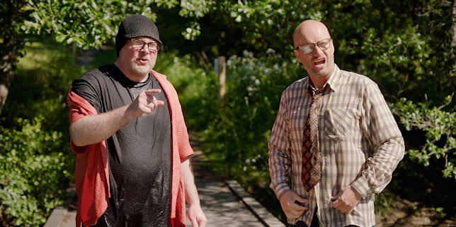 10:55: Side om Side: Dum og dummere | NRK 2 | 11/3 2025