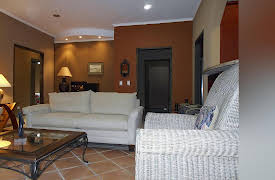 House Hunters International: Eccentric Buyers Volume 1: They Just Want to Play