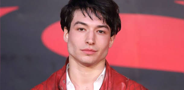 Crece la larga lista de crímenes de Ezra Miller.