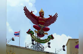 Tour Group, Season 1: The Elephant in the Room