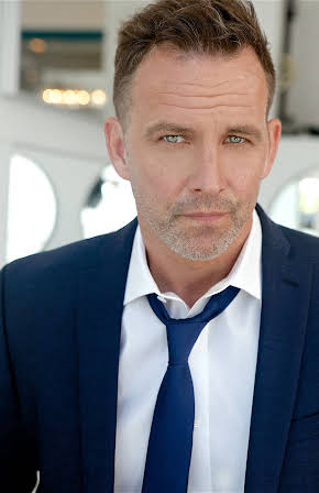 Robert Leeshock as 