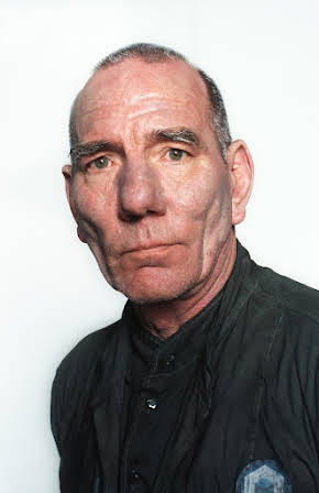 Pete Postlethwaite as 