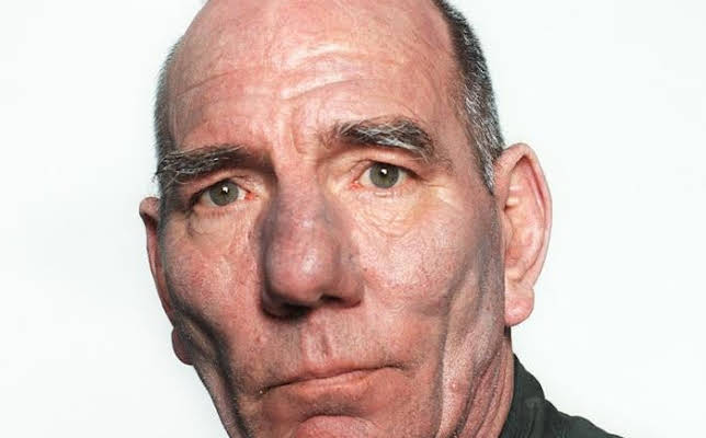 Pete Postlethwaite