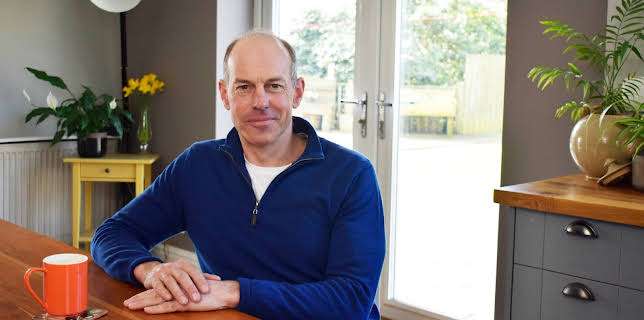 4:15 AM: Kirstie and Phil's Love It or... | Channel 4 | 11/2 2025